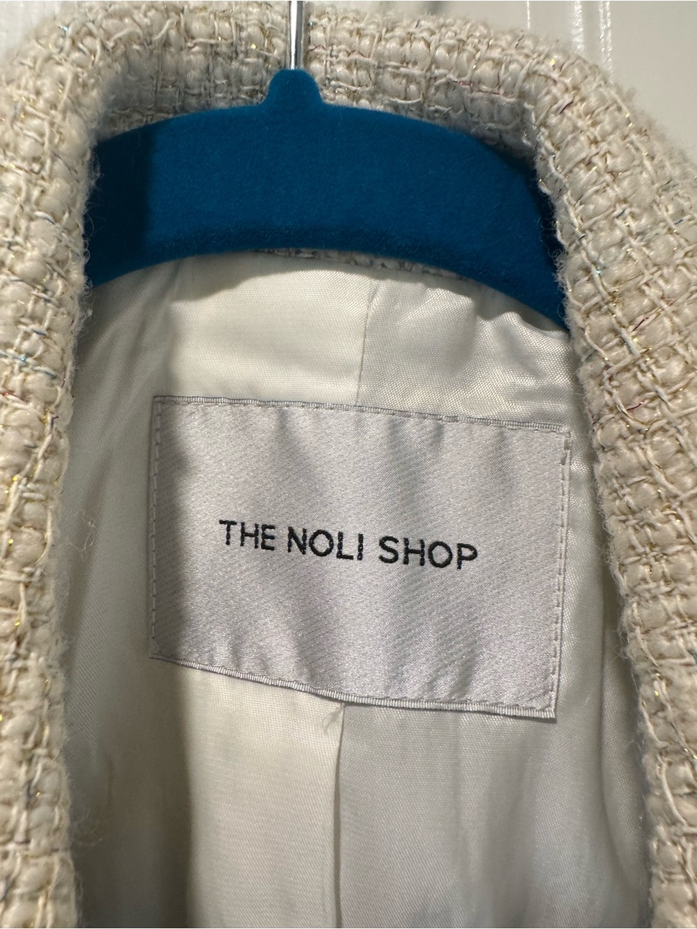 Noli Cream Tweed Double-Breasted Cropped Blazer with Gold Buttons - Picture 5 of 7
